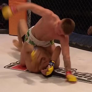 🗣 “𝗚𝗶𝘃𝗲 𝗺𝗲 𝘁𝗵𝗮𝘁 𝗯𝗲𝗹𝘁!” #OnThisDay one year ago, Caolan Loughran burst onto the CW scene and was already calling for the title 🏆 | Cage Warriors