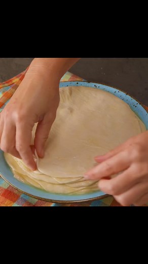 Burek cu cascaval, reteta scrisă în primul comentariu | Idei de retete