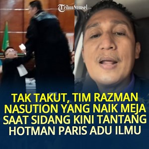 Tak Takut, Tim Razman Nasution yang Naik Meja saat Sidang Kini Tantang Hotman Paris Adu Ilmu Aksi pengacara Razman Nasution mengamuk di hadapan Hotman Paris viral di media sosial. Disebutkan, salah satu anggota tim pengacara Razman naik ke atas meja saat sidang pencemaran nama baik di Pengadilan Negeri Jakarta Utara, pada Kamis (6/2/2025). Sosok anggota tersebut bernama Firdaus Oiwobo. Kini Firdaus mengunggah video klarifikasi terkait dirinya yang naik meja saat sidang. | Tribun Sumsel