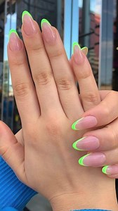 Manicure Frances es tendencia este año, realízalo en muchas formas y colores 💅 | Tendencia en Uñas