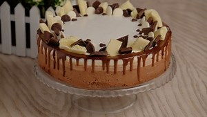 Straćatela torta sa plazmom, kremasta fantazija za sve uzraste!