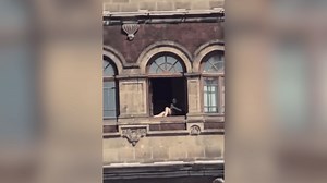 Video de mujer tomando el sol en Palacio Nacional desata dudas; expertos lo analizan