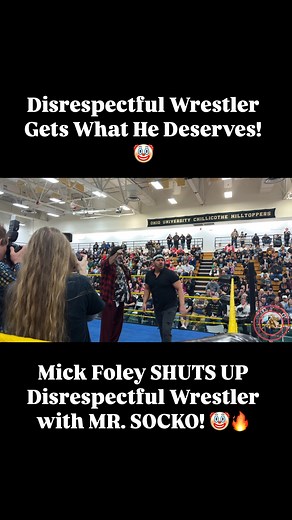 Hardcore legend Mick Foley isn’t playing games! When a cocky independent wrestler got too disrespectful in Chillicothe, Ohio, Foley had the perfect response—MR. SOCKO! 🧦💀 Watch as the crowd erupts when the WWE Hall of Famer locks in the mandible claw and teaches this punk a lesson in respect! This is why Foley is GOD! 🤯🔥 #Wrestling #MickFoley #MrSocko | Throwdown Theatre