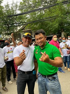 98K views · 328 reactions | Langga, grabi kaayo ang suporta nga nadawat sa atong umalabot nga Governor, Hon. Pryde Henry Teves. Gipalangga jud siya sa atong mga Negrosanon tungod sa iyang pagkamaayo nga Lider ug sa Kalambuan niya nga nabuhat! Basta Negrosanon, Palanggaon <3 #PrydeHenryTeves #NegrosPryde #TevesCares #NegrosanonPalanggaon | Negros Pryde | Facebook