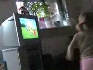 Meilan is dancing with the Teletubbies
