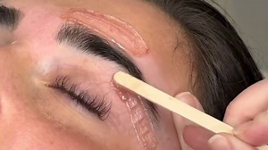 Brow Perfection by Becca! ✨ Watch Becca's brow transformation in this full eyebrow treatment! The treatment begins with an eyebrow tint to enhance your natural brow colour and give definition, perfectly matched to your features. Next, Becca uses 𝗥𝗼𝘀𝗶𝗲 𝗣𝗲𝗮𝗿𝗹 𝗵𝗼𝘁 𝘄𝗮𝘅 𝗯𝘆 𝗪𝗮𝘅𝗽𝗲𝗿𝘁𝘀—a gentle yet effective wax designed to grip hairs without pulling on the skin. Perfect for sensitive areas like the brows, this hot wax ensures a comfortable experience with minimal redness. To co