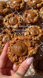 Caramel Apple Oatmeal Raisin Cookies⬇️ Meet your new favorite fall cookies, caramel apple oatmeal raisin cookies. They are the perfect gluten free and dairy free fall treat. And a great recipe for all those apples you’ll have from apple picking this month🍎🍏 Caramel Apple Oatmeal Raisin Cookies: Makes 16 cookies: 1 1/2 cups Gluten free oats 1 cup almond flour 1/4 cup organic refined coconut oil melted 1 tsp organic vanilla extract 1 large organic pasture raised egg 2 tsp apple pie seasoning 1/2