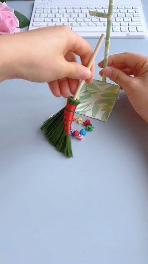 134K views · 391 reactions | Title: "Pine Needle Pal: Mini Broom Craft for Labor Day" Hashtags: #LaborDayCrafts #CraftDIY #KindergartenCrafts #OrigamiCrafts #NatureCrafts paper craft | paper craft | Facebook