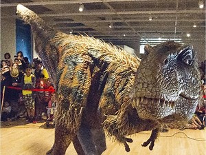 Dinosaur show walks into Canadian Museum of Nature