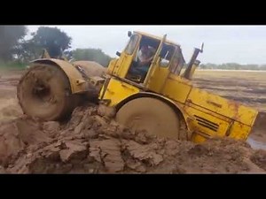 Вот это МОЩЬ! Трактор на бездорожье. Легендарный Трактор застрял в грязи. Внедорожники offroad