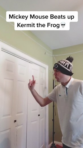 Mickey Mouse Beats up Kermit the Frog