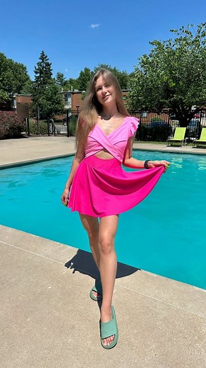 This swimsuit exceeded my expectations.😍 🌊 It looks very feminine due to the beautiful flounces and V-neck that emphasizes the figure. The tight fit and tightening effect make the silhouette slimmer, and the draping in the stomach area perfectly hides everything unnecessary - an ideal option for those who want to feel confident on the beach or by the pool. The material is pleasant to the body, does not shine through, dries quickly and holds its shape well even after swimming. I was especially 