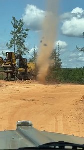 CRAZY! 🌪 Dust devil sighting in Weogufka, Alabama. Dust devils form when hot air near the surface quickly rises through cooler air above it, forming an updraft, occasionally rotating. 🎥Nick Askew | Greg Pollak