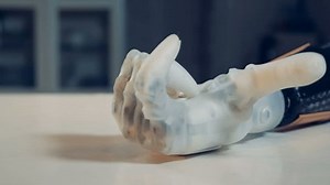 Bionic Hand Clenching Fingers While Lying: vídeo stock (100% livre de direitos) 1023356527 | Shutterstock