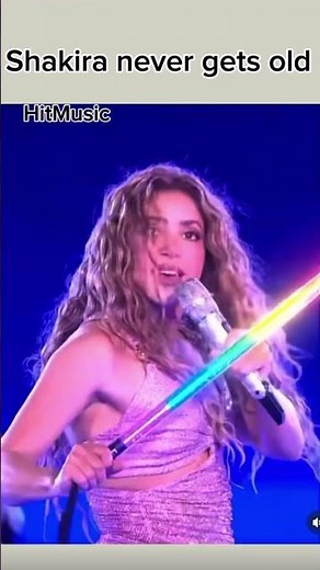 Shakira 💃🏻 live performance #shakira #hipsdontlie #wakawaka #viral