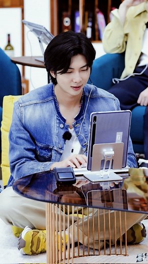 akshu³⁴♪ on Instagram: "Namjoon using his gif as reaction had me on floor 😭 . .. . .. . .. . .. . .. . .. #bangtanboys #bangtan #bangtansonyeondan방탄소년단 #bangtansonyeodan #bangtanarmy #namjoon #seokjin #jin #kimseokjin #yoongi #hoseok #jimin #taehyung #jungkook #korea #bts #partyparty #btsreels #liriklagukpop #liriklagubts #lirklagukorea #lirikvideo #worldwidehandsome #💜💚 #jinhit #jinhitentertainment #btsarmy #weloveyoubts #reels #army"