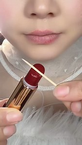 8.8K views · 4.8K reactions | #howtoapplyliquidlipstick #lipstickaddict #lipstickmekup♥️ #redlipstickasblush #lipsticktutorial #bollywood | Vishl action | Facebook