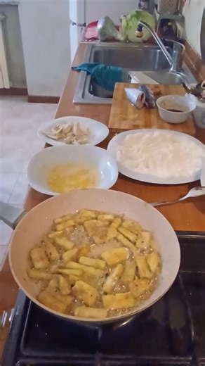 Sweet and sour eggplant with matching fried chicken breast and unli rice. Para sa tanghalian nmin, Kainan na... #fbhighlight #lovecooking #fattoinmodomio #eggplantpaksiw #chicken #unlirice #reels2025 #fypviral | Milagros Hizole Curameng