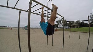 Hanging knee/leg raises are phenomenal for building abdominal strength. Maintain an active hang position and keep face and sternum pointing forwards. A must for those with anterior pelvic tilts. #EverydayAthlete | Strength Matters