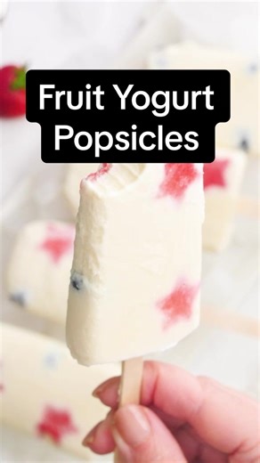 Fruit Yogurt Popsicles are such an easy, fun, healthy treat for 4th of July or all summer long! #yogurtpopsicles #fruitpopsicles #healthypopsicles