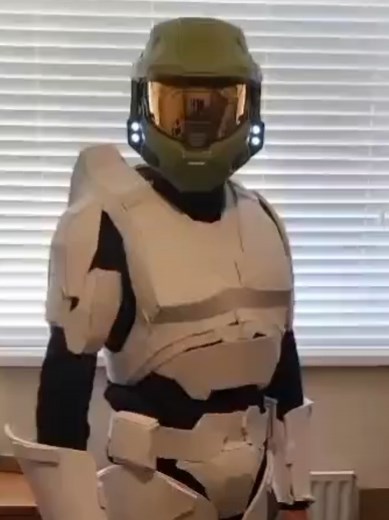 the suit is frickin complete baby go check out my most previous post to learn more pretty please #fyp #halocosplayer #masterchief #cosplay #halo