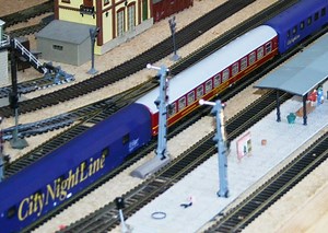 Anschauen online Die Kleine Blaue Lokomotive auf mit deutschen Untertiteln in 1080