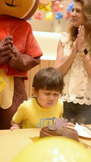 Funky Monkeys Play Center on Reels