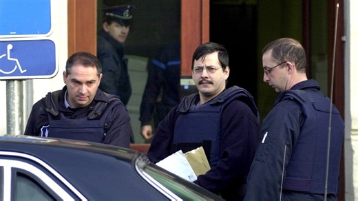 Il nie en être à l’origine : des centaines d’images pédopornographiques retrouvées dans la cellule de Marc Dutroux