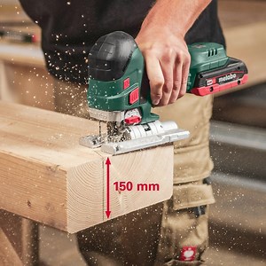 With a cutting depth of 150 mm, our STA 18 LTX 150 BL cordless jigsaw offers incredibly fast sawing progress. 😍 What else does the jigsaw have to offer? 🙌 ✅ Precise cuts: thanks to stable guidance of the saw blade, even for bevel cuts ✅ Best handling: in all working positions ✅ Safe guidance: thanks to the soft grip surface ✅ Free view of the interface: thanks to the chip blowing function ✅ Perfect control: thanks to the on/off switch on both sides ✅ Perfect illumination: thanks to integrated 