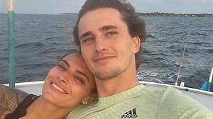 2021 machten Alex Zverev und Sophia Thomalla ihre Beziehung publik. Nun blicken der Sportler und seine Freundin auf die Anfänge zurück | Promiflash