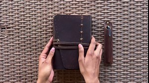 Leather Journal Notebook for Men & Women - Daily Vintage Leather Bound Journal Travel Notebook - Antique Lined Paper Writing Journal with Pen Holder, Best Christmas Gifts for Mens, Unique Gift Ideas