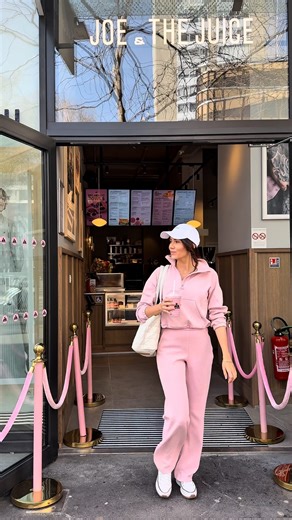 🌸 CLEAN GIRL MADE IN BEAUGRENELLE Une journée parfaite à Beaugrenelle, alliant détente, gourmandise et shopping ! ✨ Étape 1 : On commence avec un petit cours de pilates en bord de scène, dans mon outfit Lululemon, pour un moment zen 🧘‍♀️ Étape 2 : Une pause gourmande avec un smoothie chez Joe & The Juice, parfait pour recharger les batteries 💜 Étape 3 : Petite pause shopping chez SEPHORA ! 💖 Étape 4 : Oups, plus de batterie ! Pas de souci, on profite de la borne One Flash pour recharger son 