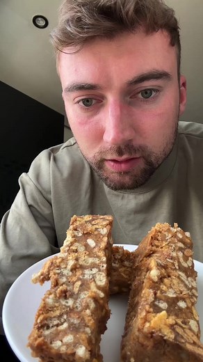 Homemade Cereal Bars - 1 hour prep and could not be easier to make. Mix in a bowl 30g crushed walnuts, 30g peanut butter, 100g fibre syrup, 1 cup Cheerio’s and some cinnamon. Press together and freeze for 1 hour. High in fibre so great breakfast snack or between meals and not too high in calories! #breakfastbar #cerealbar #easysnackidea | Shred Athletics