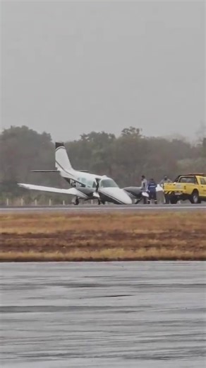 3K views · 25 reactions | Plane belonging to state deputy makes emergency landing in Brazilian state of Mato Grosso. Friday, the 9th, a twin engine aircraft owned by state deputy Valmir Moretto (Republicans), his brother and a close friend, had to make an emergency landing at Marechal Rondon International Airport, located in Várzea Grande, Mato Grosso. #aircraft | FL360aero | Facebook