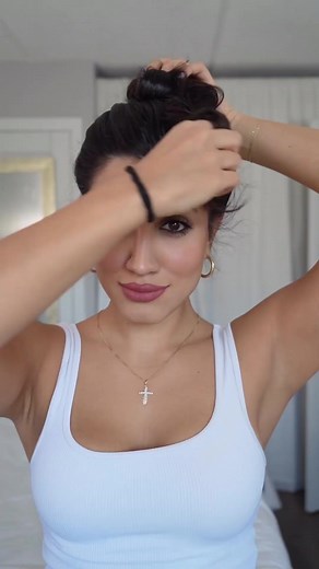 30K views · 78 reactions | * Now where did we put that EASY button? ♥️♥️♥️ Easy Holiday Bun by @mariaaiellohair #BEHINDTHECHAIR | BehindTheChair.com | Facebook