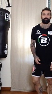 66K views · 2.2K reactions |  Tecnica : Overhand ~~~~~~~ Nelle MMA si può colpire e essere colpiti in qualsiasi circostanza. Molti lottatori proveniente dalla lotta olimpica Tirano questo colpo dopo una finta di entrata alle gambe. ~~~~~~  Guarda: questa sera a mezzanotte sul canale YouTube @bellatormma ~~~~~~~ 壘 Info : bellator.it - bellator.com ~~~~~ @bellatoritalia @bellatormma | Alessio Sakara | Facebook