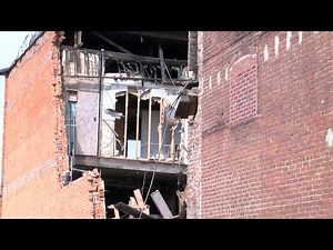 VIDEO: Strong winds knock down a historic building in Fowler, Indiana