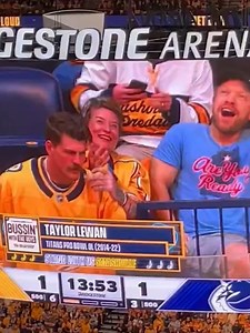 A beer chug from former #Titans star Taylor Lewan and a water chug from his daughter Wynne 🍻 (🎥 @KieserNick) | Philadelphia Eagles on CBS Sports