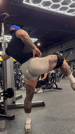 TheBootyStrap! on Instagram: "One of the Best Glute Exercises You Can Only Do With👉 @thebootystrap 👊 Once you go Strap, you ain’t going Back!"