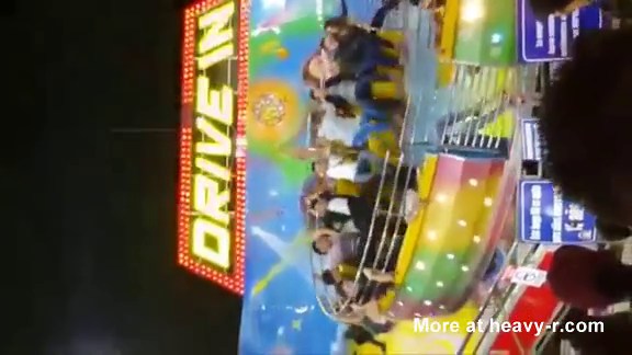 Girl Loses Pants In Fair Ride
