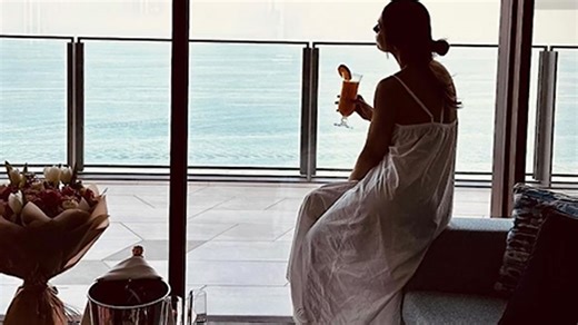 #MalaikaArora turns 48 in her 'favourite bathrobe'; shares a sneak peek into her birthday celebration filled with good food and me time | ETimes