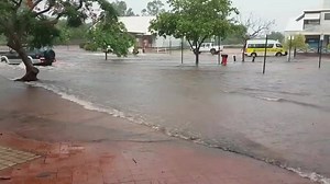 BROOME GETS FLOODED. The NW coastal town of Broome saw much of the town centre flooded this morning. Thanks to Bianca Marie for the vid. | Weather IQ