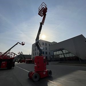 [Hot Item] Hered 9m Electrical Self Propelled Articulated Boom Lift Aerial Platform for Construction