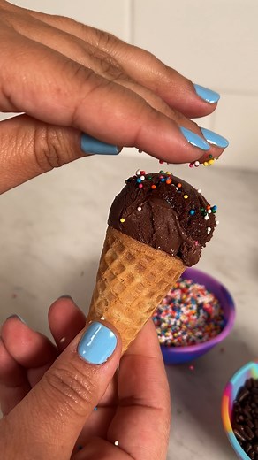 Se hvor søde de er!! #benandjerrys #benandjerrysicecream #icecreamlove #isvaffel #miniisvafler | Ben & Jerry's