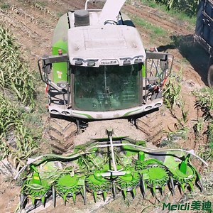 90s-4500s Dust-Sealed Control Cabinet Large Self-Propelled Agricultural/Agriculture Machinery Forage/Silage/Corn Harvester