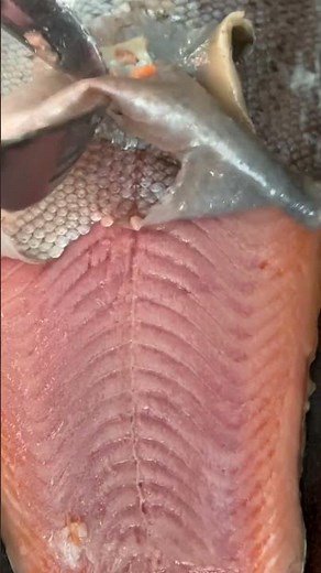 PEELING MY HUGE SALMON🌈🍣#shorts #shortsfeed #ytshorts #trending #viralvideo #asmrsounds