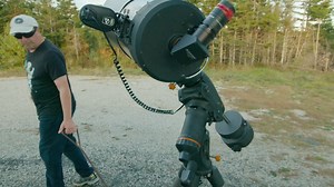 Être mal-voyant, mais pouvoir observer les étoiles mieux que quiconque. C’est bien l’histoire de Tim Doucette, un astronome amateur qui vit en Nouvelle-Écosse. Suivez ce passionné dans ses aventures qui le mèneront jusqu’à l’observatoire de Maunakea à Hawaï. Voyez le documentaire Des étoiles plein les yeux, samedi 18h, sur AMI-télé. Le documentaire est disponible dès maintenant sur notre site web et notre appli: https://www.amitele.ca/node/197864 | AMI-télé | Facebook