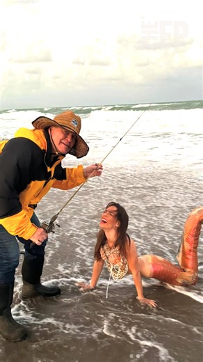 2.9K views · 28 reactions | Bill Belichick’s girlfriend is 49 years younger than him. She’s also bought $8 million in real estate since they began dating. Suzy Weiss asks “Who’s exploiting who?” https://thefp.pub/4d8ryNO | The Free Press | Facebook