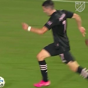Lewis Morgan MAKING PLAYS. The skill cross to tee up Brek Shea. 😍 | Major League Soccer (MLS)