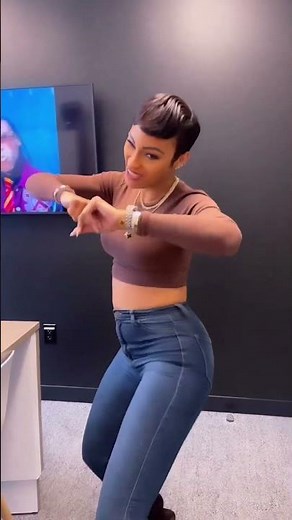 Twerking in jeans 🍑💦